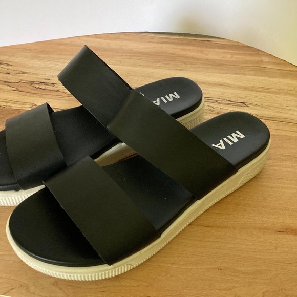 MIA Black slide sandals size 6.5 - Picture 2 of 3